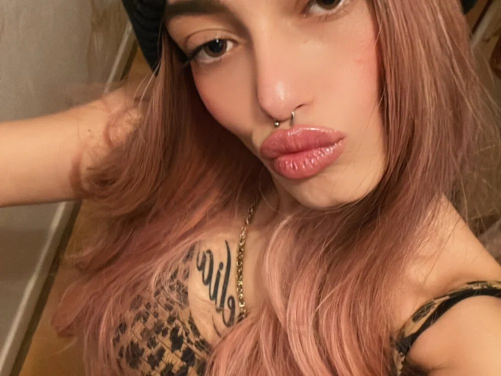 snowbunnyeraaa's Offline XXX Chat