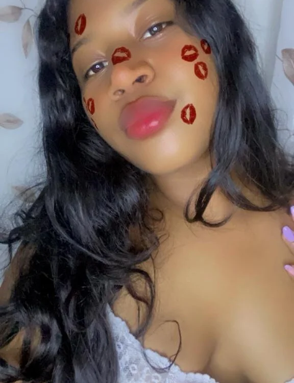 candyy-candy's Offline XXX Chat