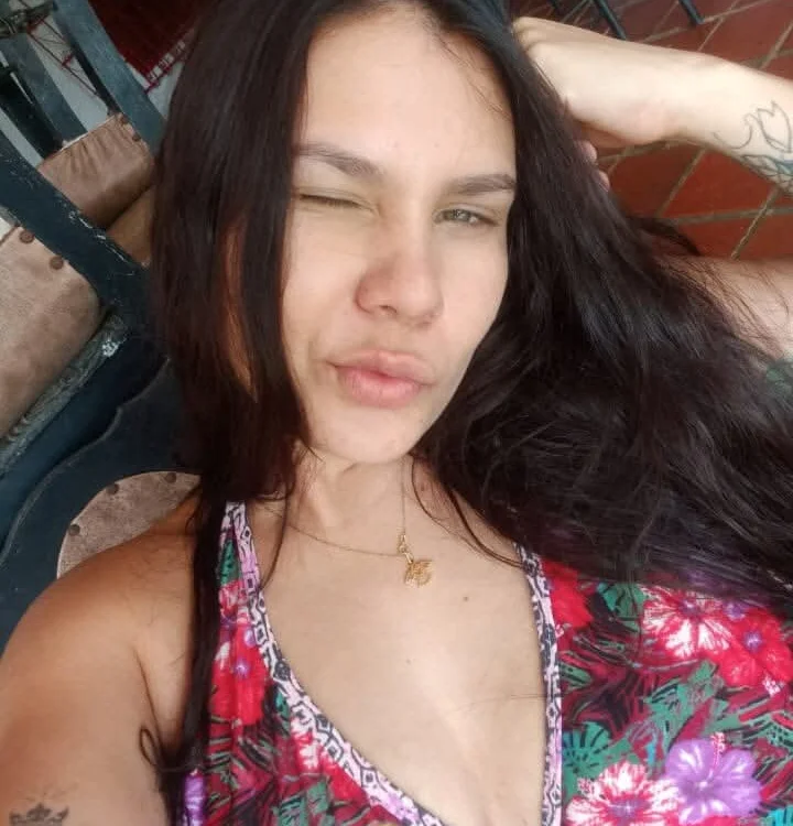 Daniela_amayan's Offline Chat Room