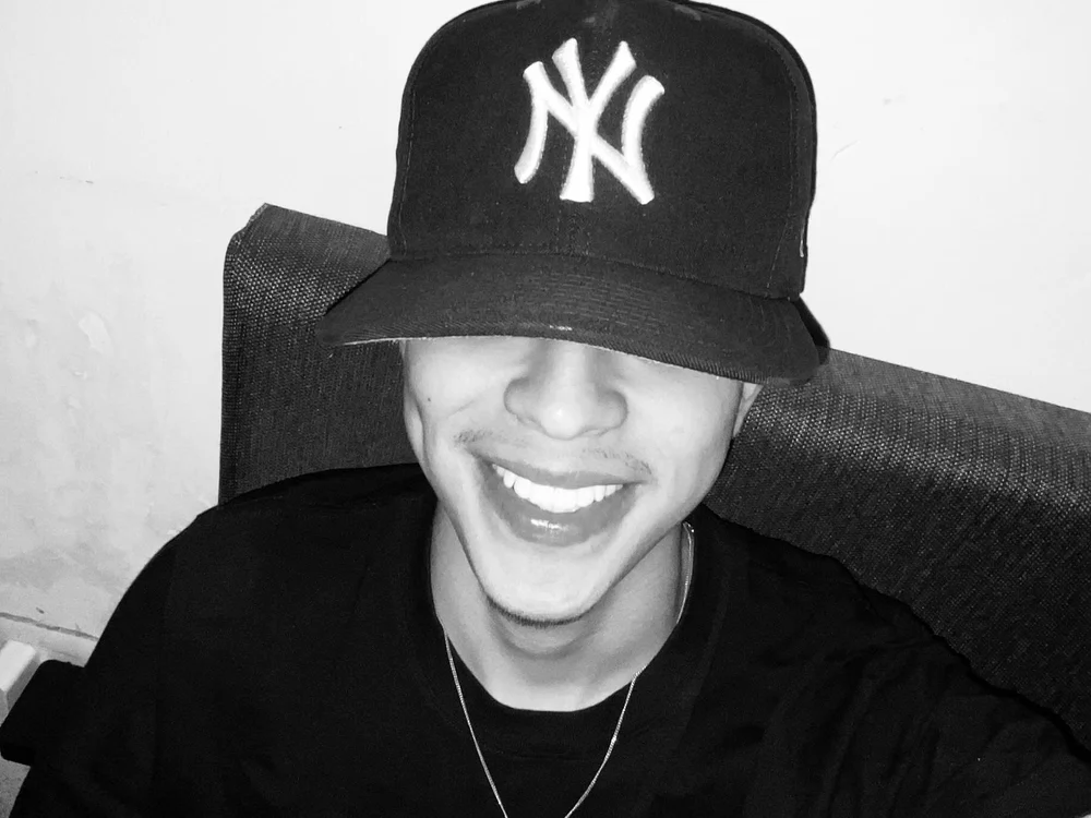 Azam_bo-'s Offline Chat Room