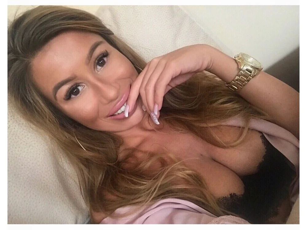 nikki_benz28's Offline XXX Chat