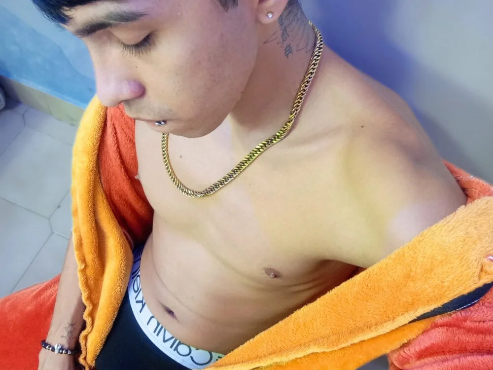 Big_boyy_ Offline XXX-Chat