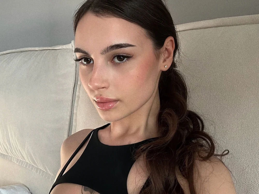 Maysi_'s Offline Chat Room
