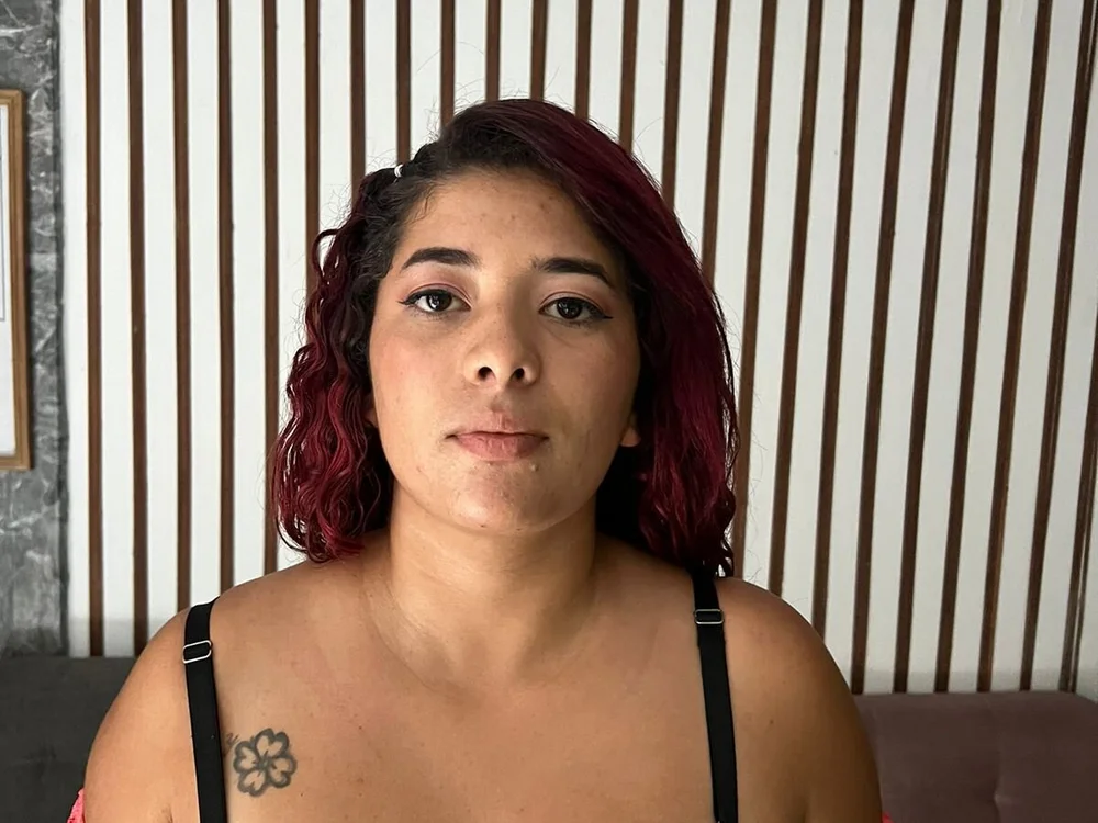 Valeesexy's Offline Chat Room