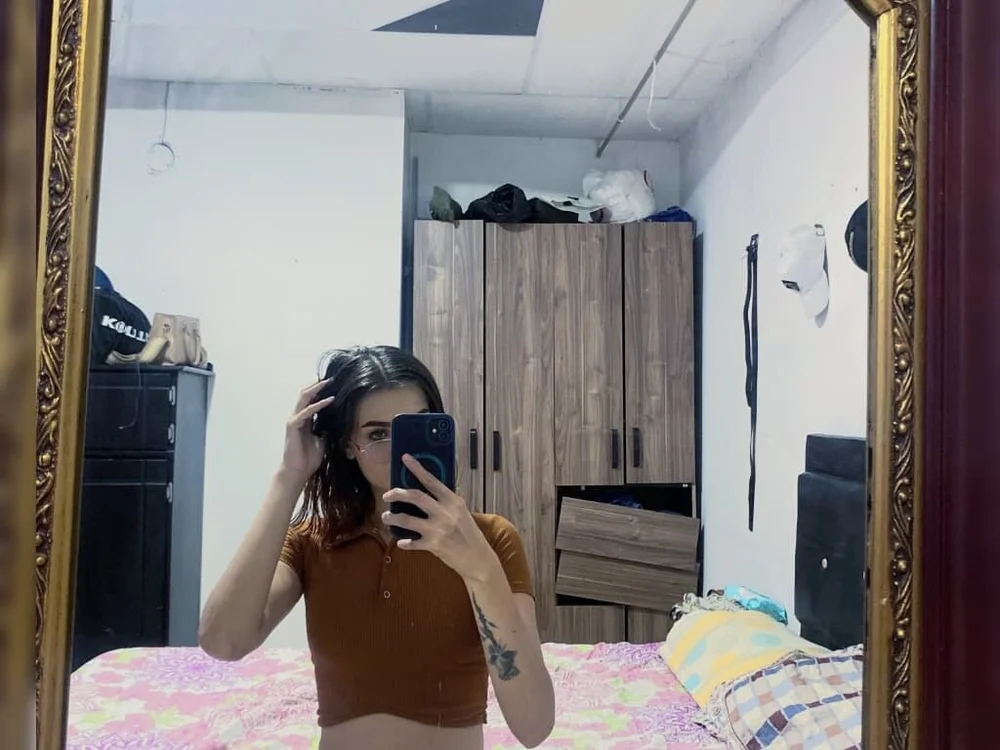 isabella-hot12 Offline XXX-chat