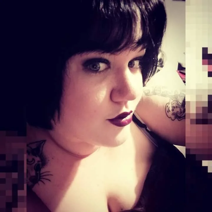 chloenaughty's Offline XXX Chat