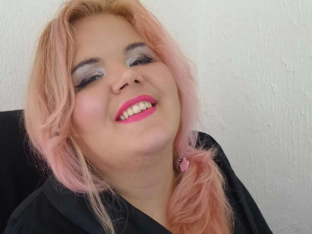 bbwpinkie's Offline Chat Room