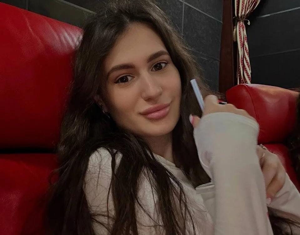 EmiIyRosee's Offline XXX Chat