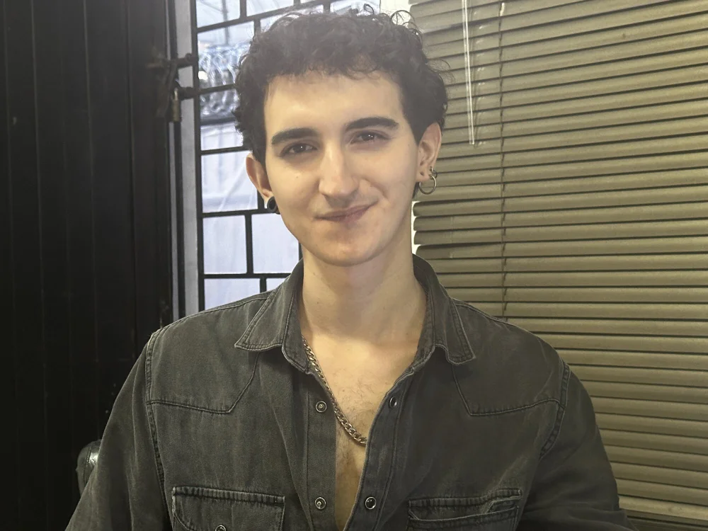 AxelGroouve's Offline Chat Room