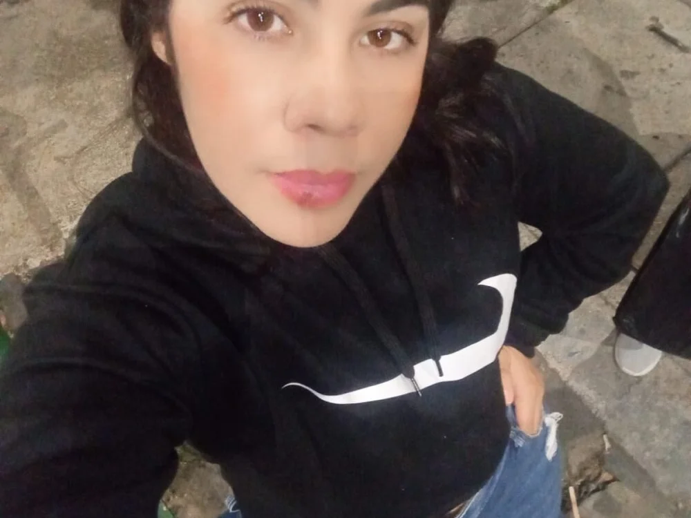 melany_roberts_ offline XXX-chatje