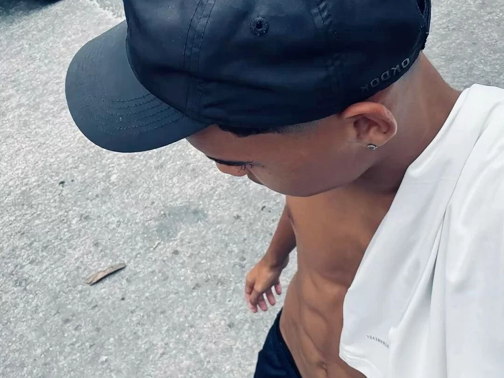 Moreno20cmx Adlı Modelin Çevrimdışı XXX Sohbeti