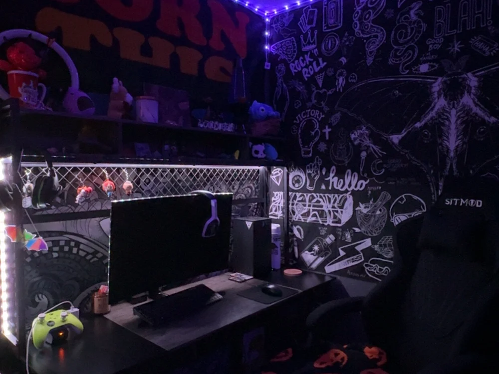 mikah33's Offline Chat Room