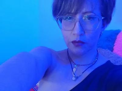 Isabelle_Lov18 on StripChat