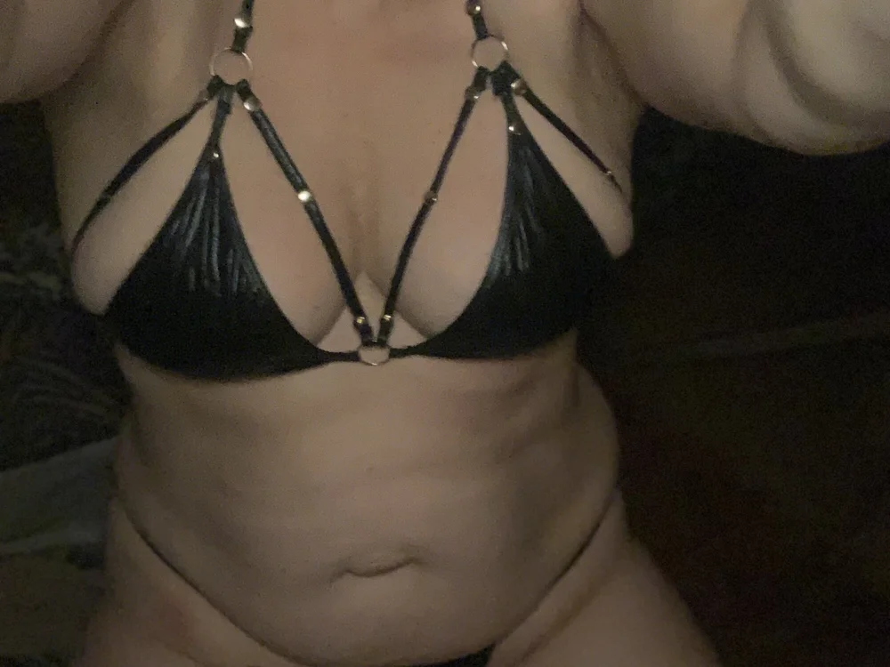 dutchcummom's Offline XXX Chat