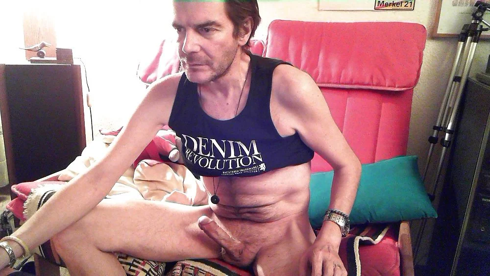 MarvelHotSky's Offline Chat Room