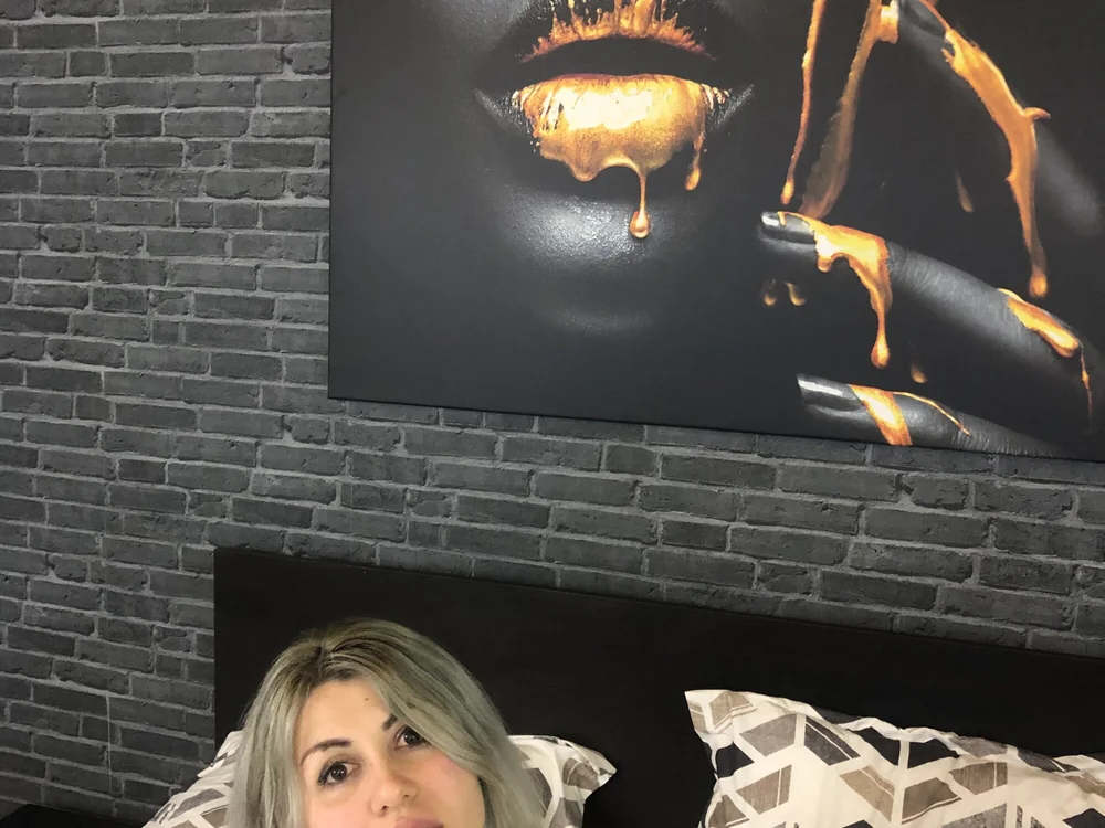 AnnePornstar's Offline XXX Chat