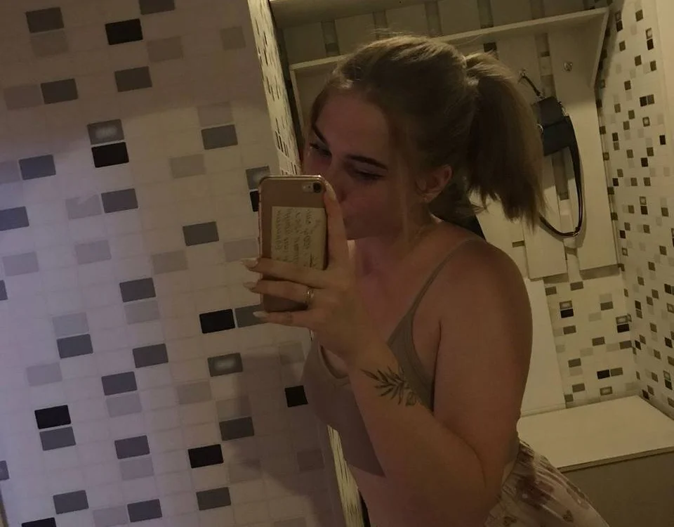 Carlie_Ericka offline chatrum