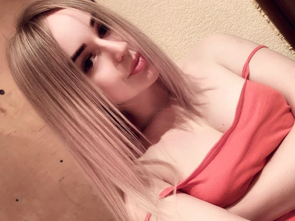 Bella_Stars' Offline XXX Chat