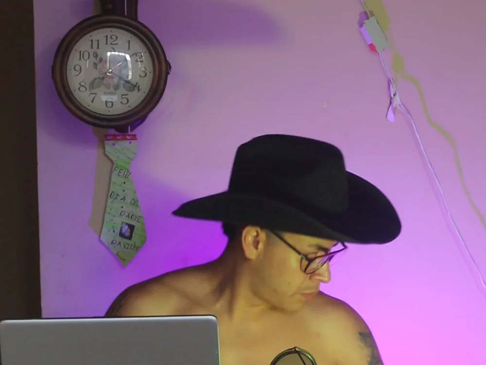 PapiSolteroSelva's Offline Chat Room