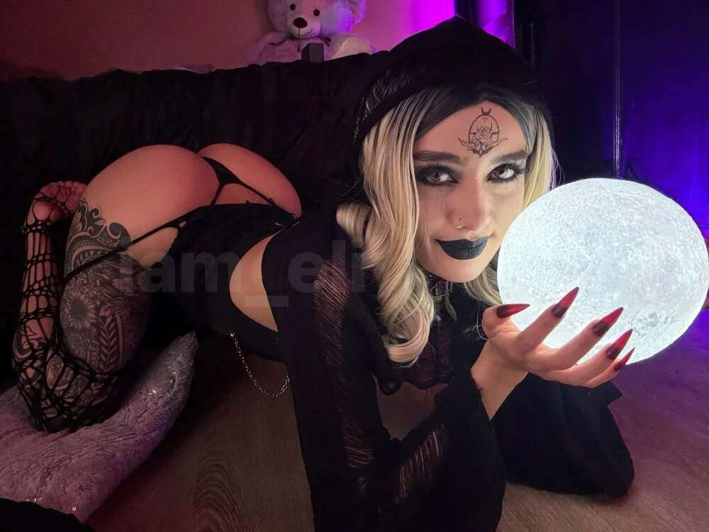 Iam_elii1 Offline XXX-Chat