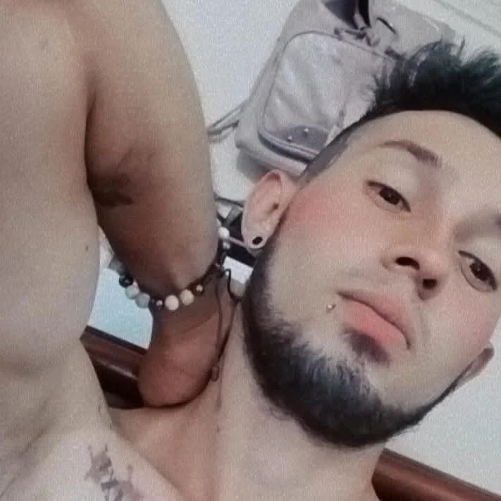 pipe_sex03's Offline XXX Chat