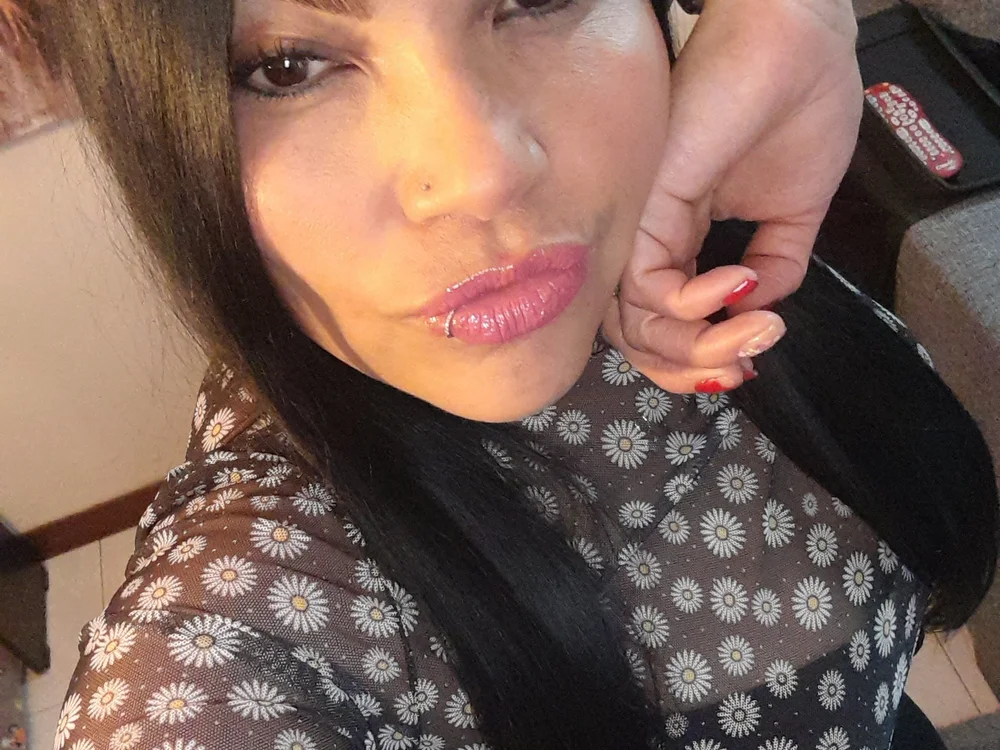 Poca_Hontass' Offline Chat Room