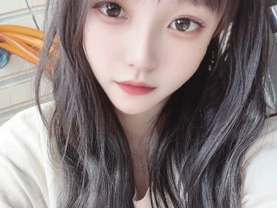 Khaleesi_ying_ on StripChat