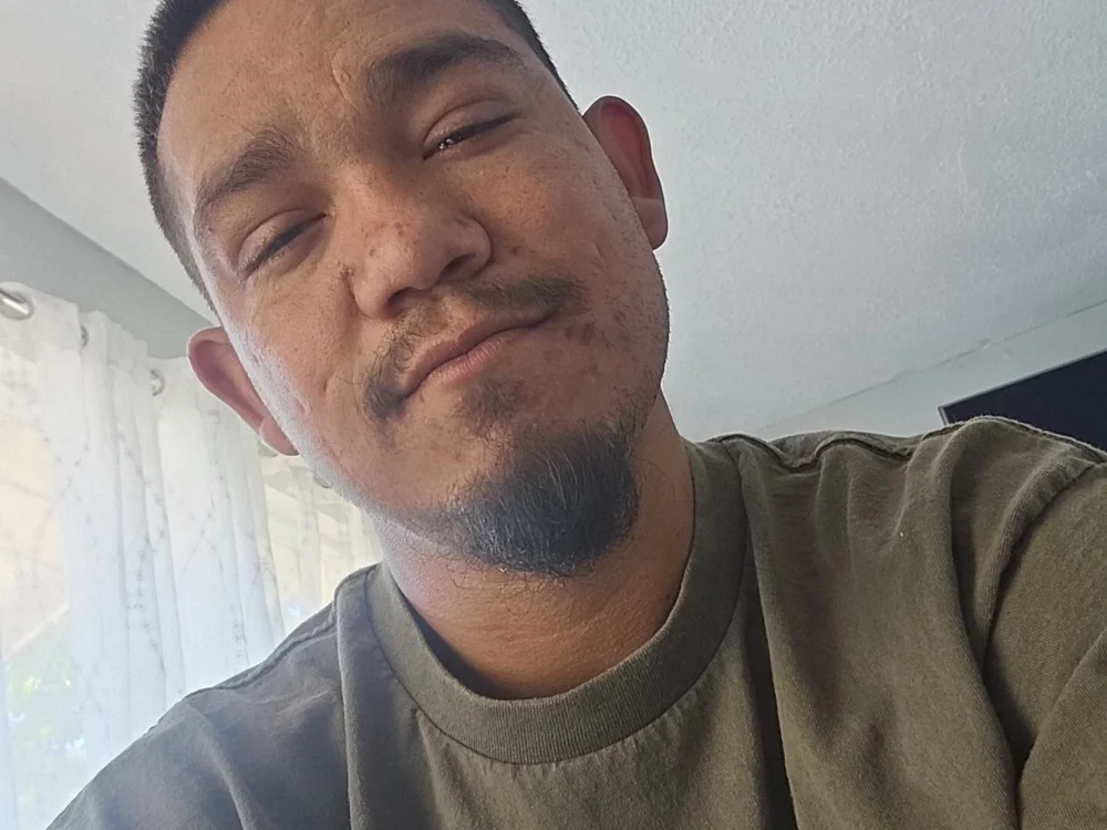 Escobar333's Offline Chat Room