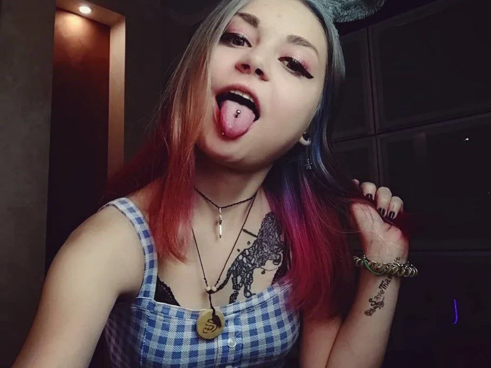 SmallBarbie Adlı Modelin Çevrimdışı Sohbet Odası