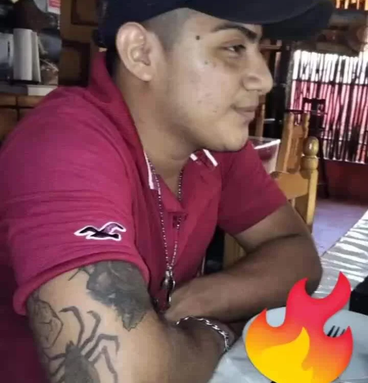 ElChicoHot's Offline Chat Room
