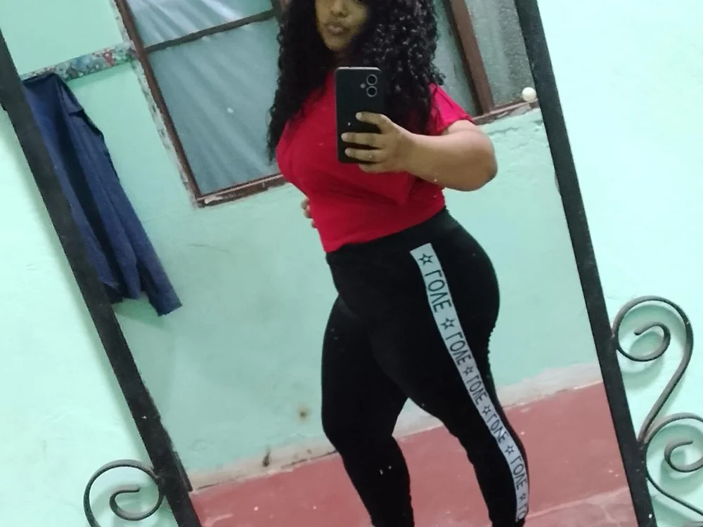 cloe_bigasss Offline XXX-chat