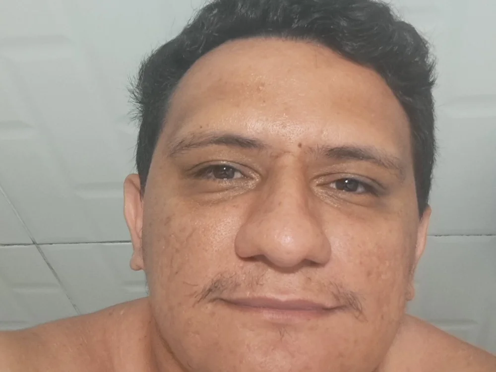 Solteiro199522's Offline Chat Room