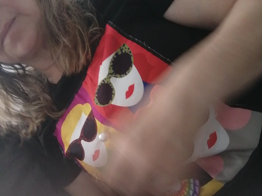 Queensex12's Offline Chat Room