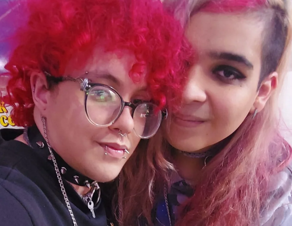 crimson-raven's Offline Chat Room