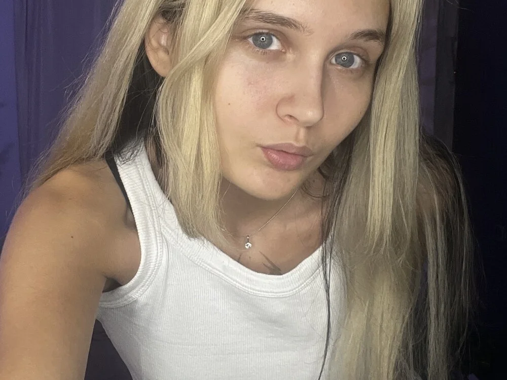 VirginiaWadee's Offline XXX Chat