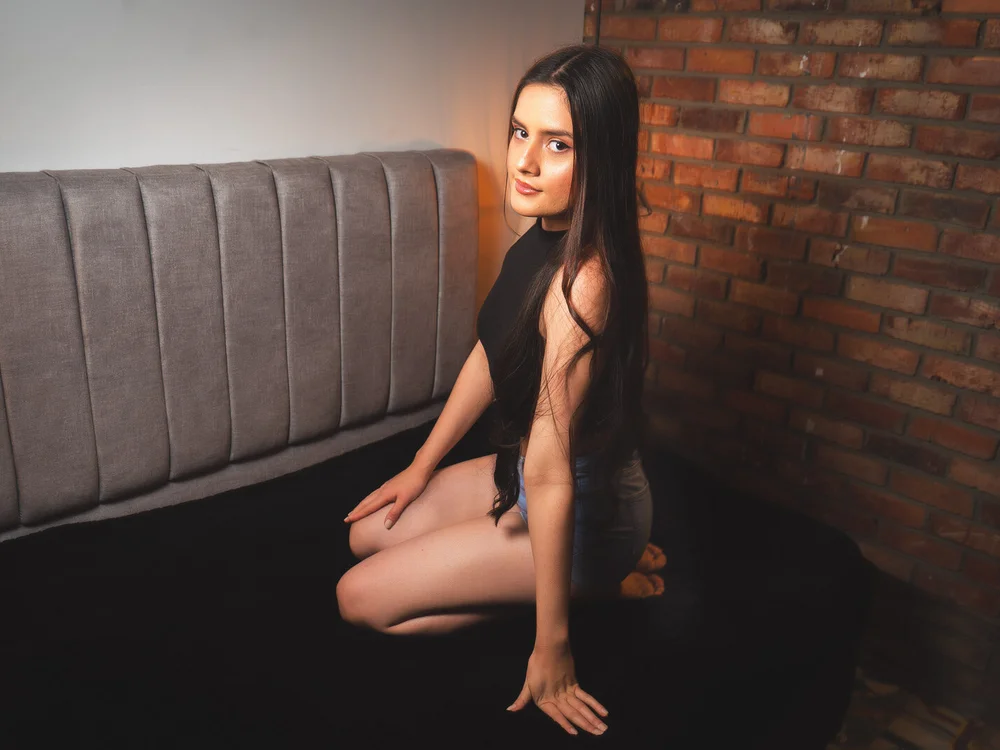 دردشة Zoe__Taylor__ الجنسية دون اتصال