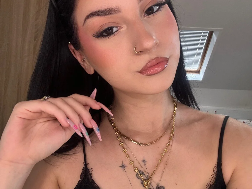 Sasha_Blaze18's Offline XXX Chat
