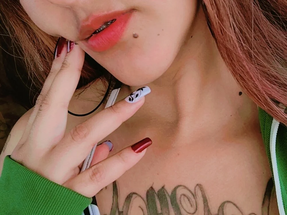 Lademonia2828 Offline XXX-Chat