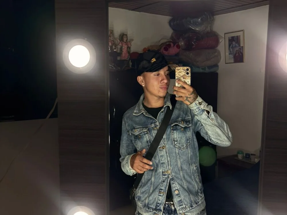 Offline XXX chat modela Jhony_rayder