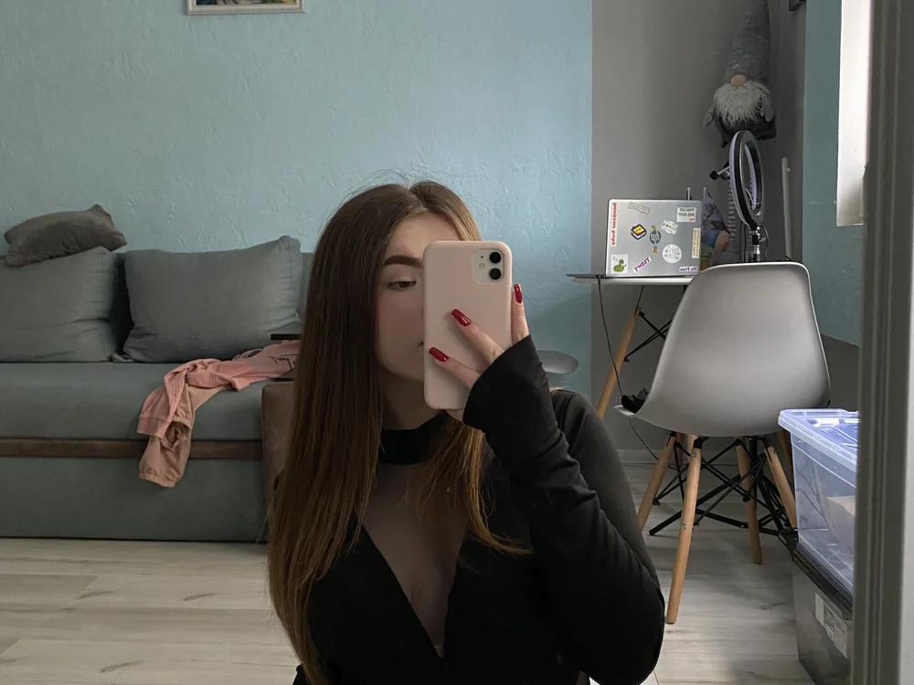 RoseMe_'s Offline Chat Room