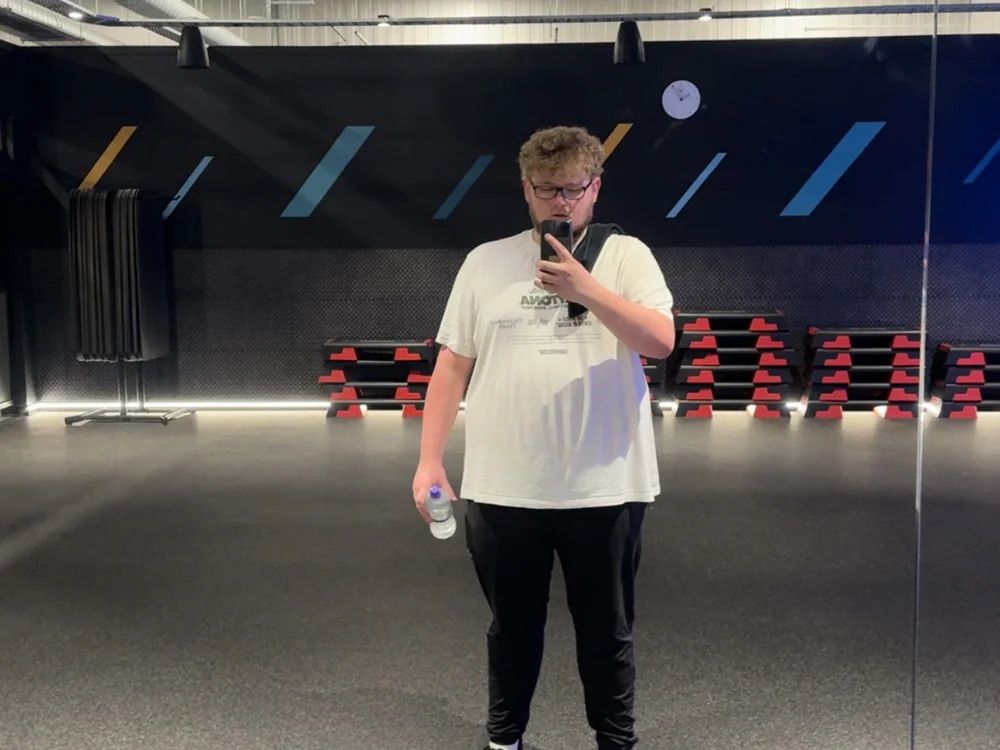 hornywelshguy1 離線 XXX 聊天