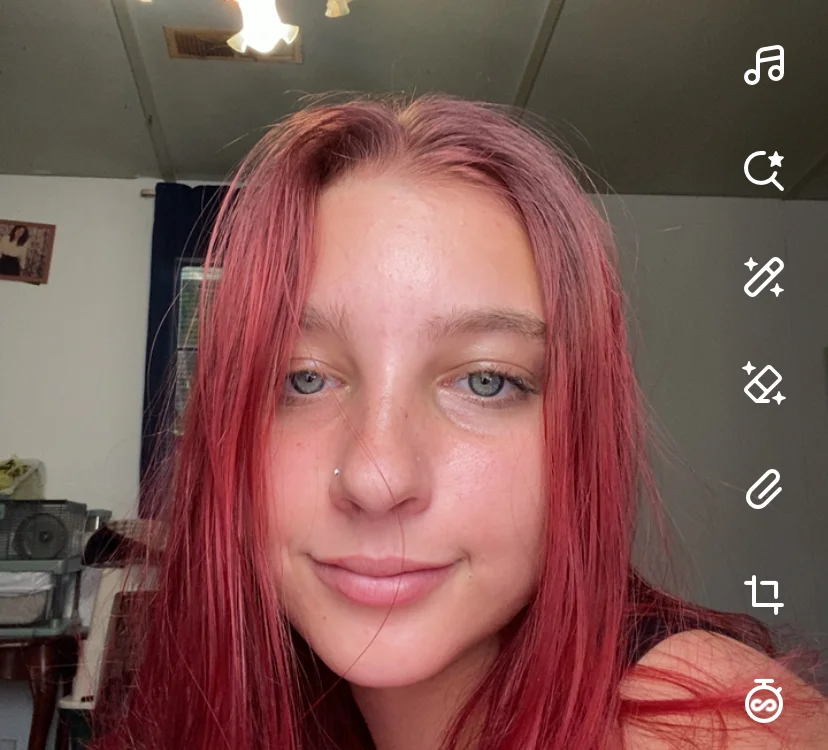 Chloevoss22's Offline Chat Room