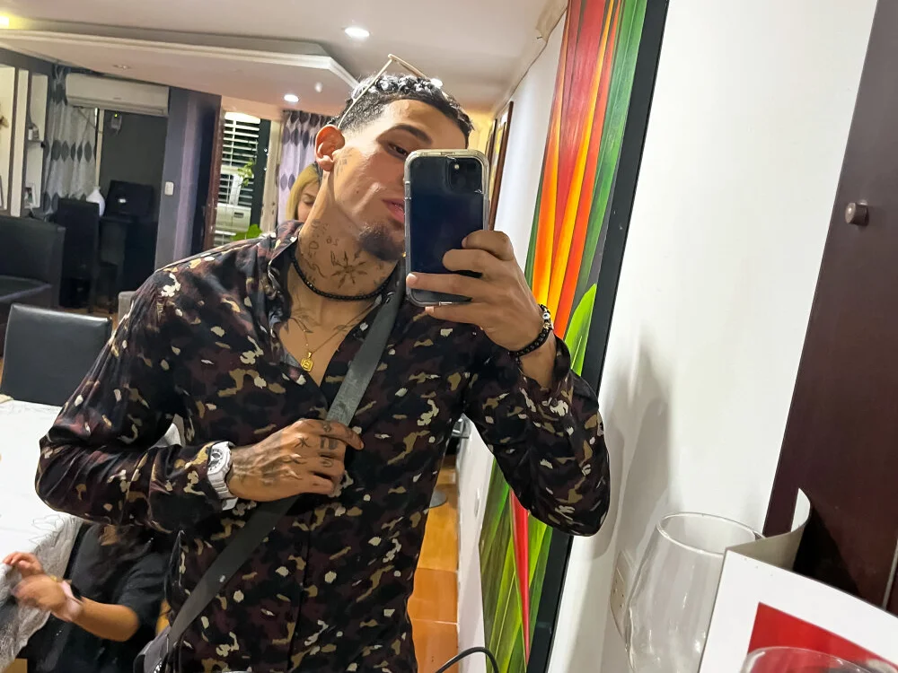 Valentino-elTuyo Offline XXX Chat