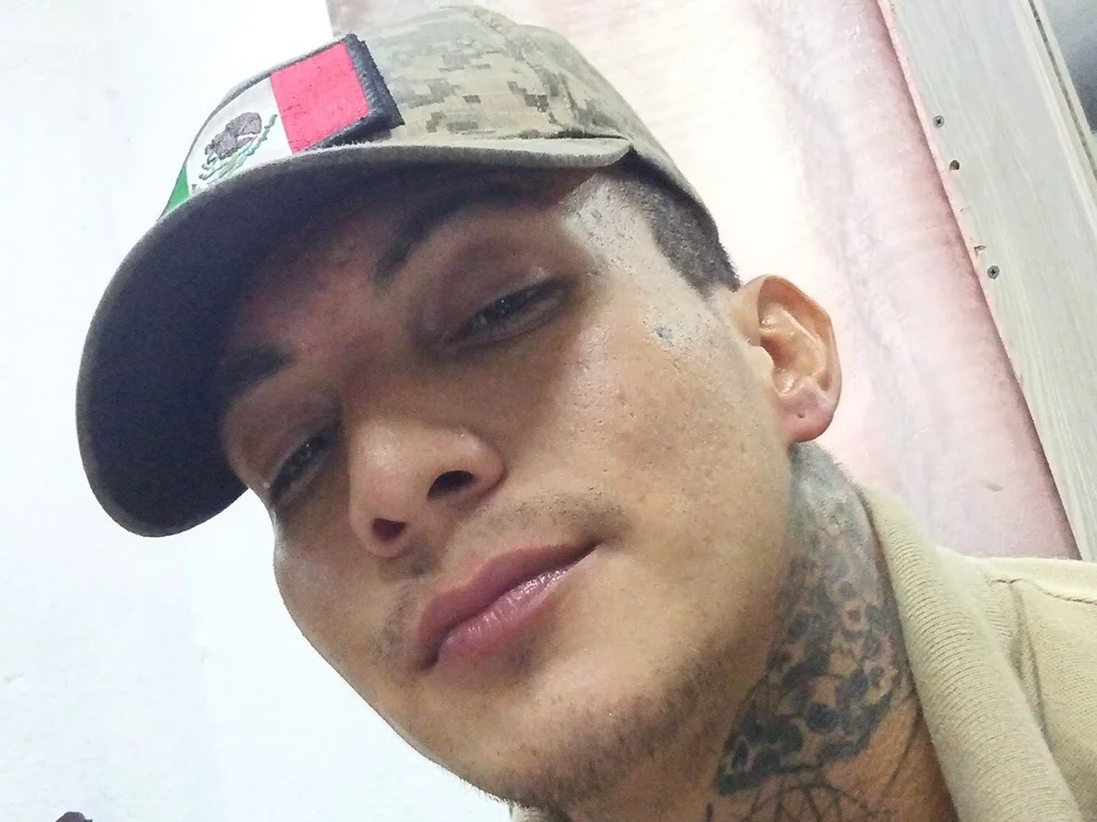 AlejandrXxXbellak offline chatrum