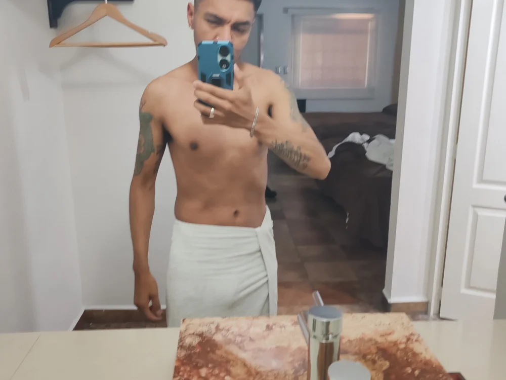 CARLOZ_1995's Offline Chat Room