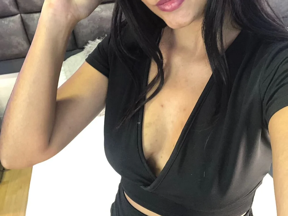 Mia_Khaliffa's Offline XXX Chat