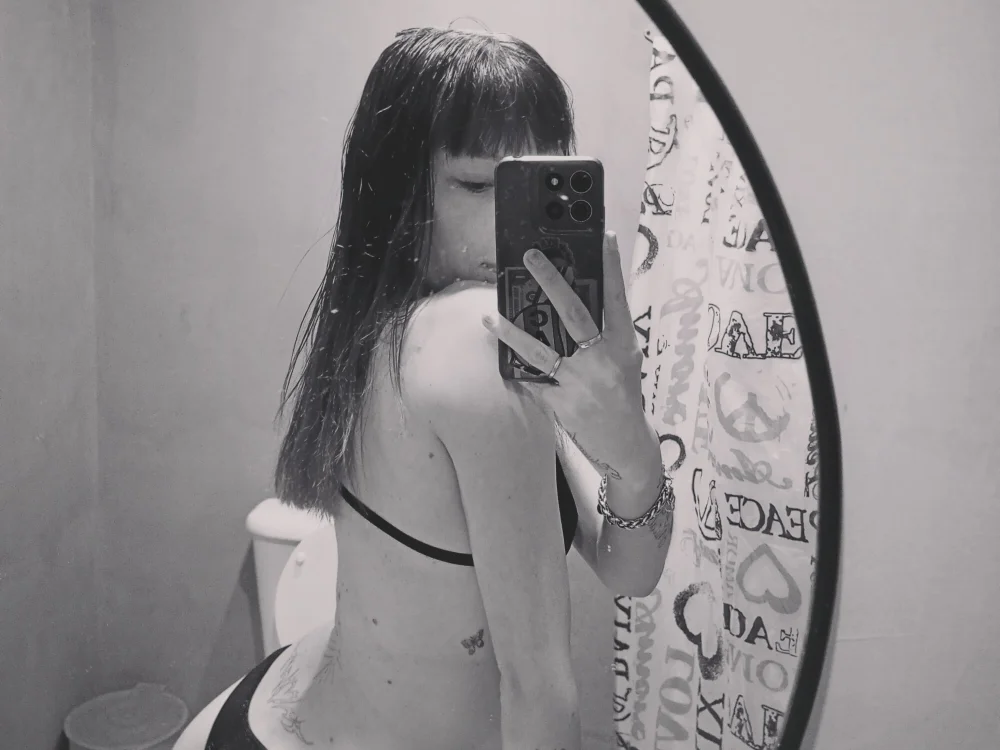 antoo20 Adlı Modelin Çevrimdışı Sohbet Odası