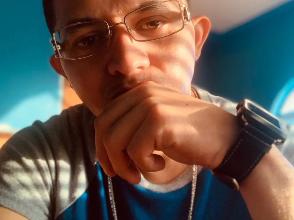 latinlover690 离线XXX聊天