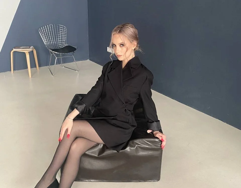 EdwinaBroks' Offline Chat Room