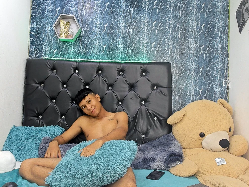 yeidercutex18's Offline Chat Room